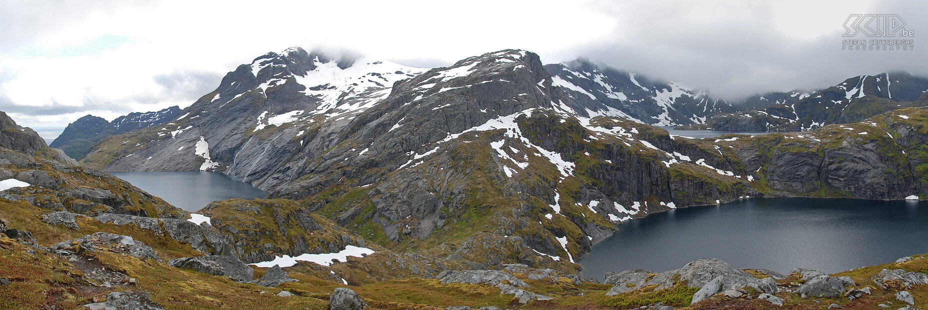 Munkebu Het eindpunt was de Munkebu hut, gelegen tussen de meren Ternnesvatnet en Fjerdedalsvatnet en met zicht op het achterliggende Krokvatnet meer en de Hermannsdalstinden, een berg van 1000m hoog. Stefan Cruysberghs